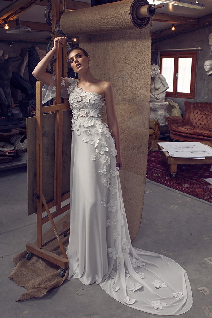 שמלת פרחים א-סימטריים